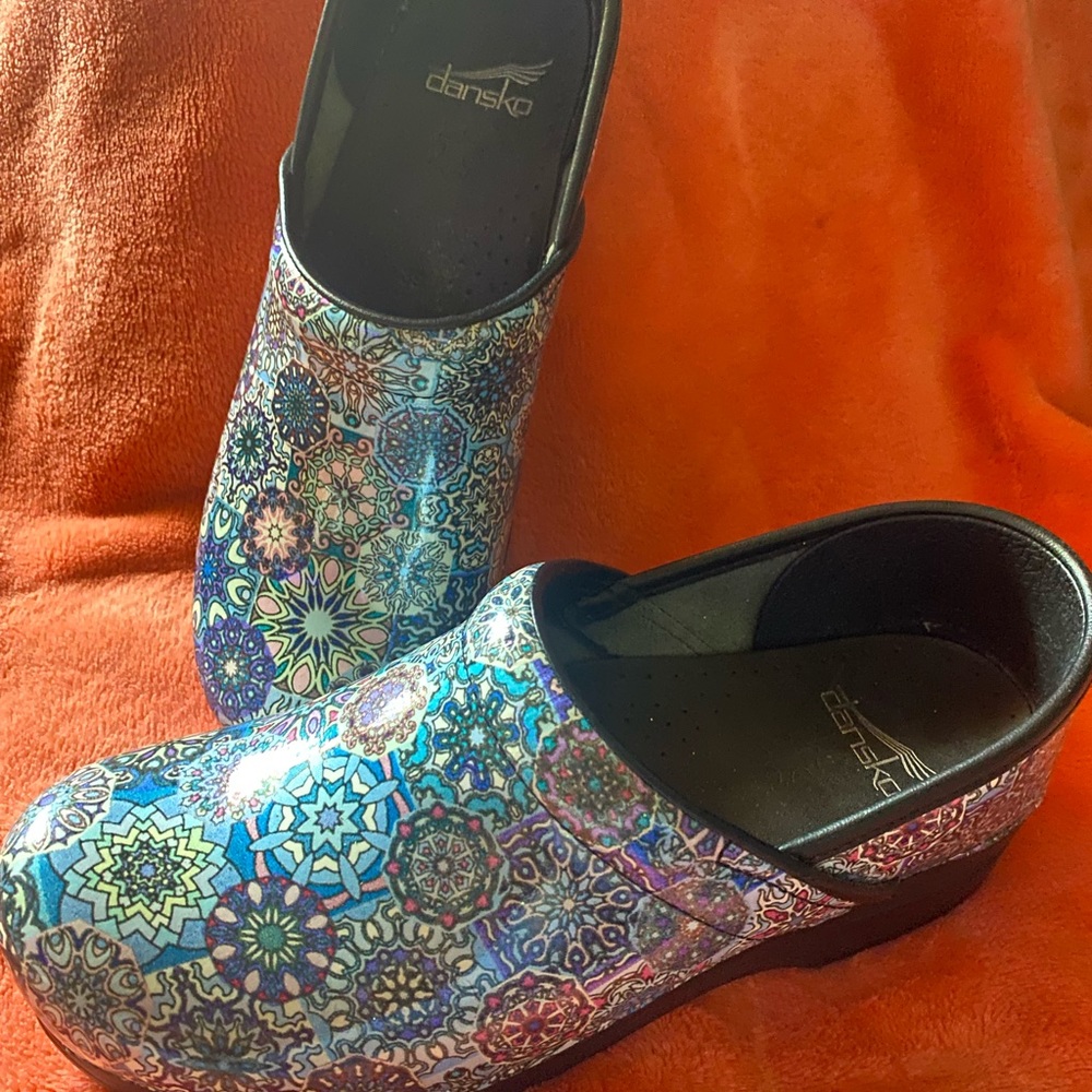 Womans Dansko flora clogs